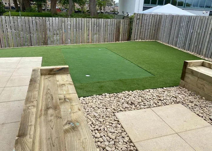 Square Green - No 12 Garden