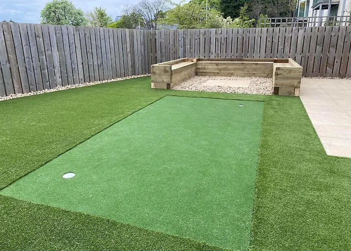 Square Green - No 12 Garden
